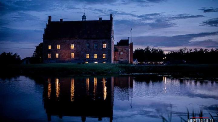 Broholm slot en sommernat